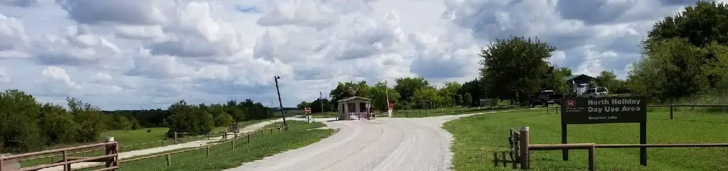 Paved driveway leading to North Holiday Park entrance