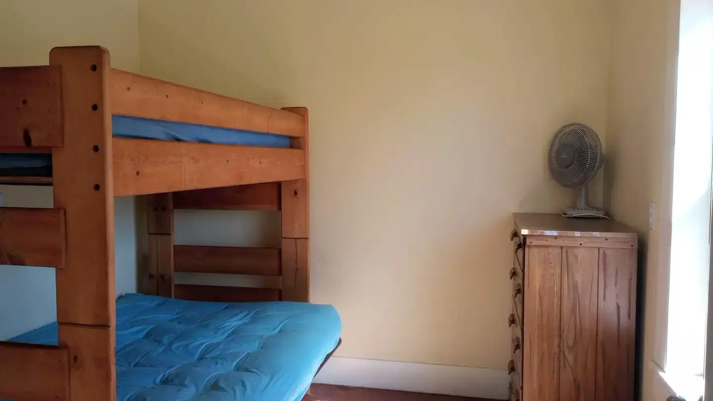 Master bedroom, equipped with 1 bunk bed and a dresser. Sleeps up to 3